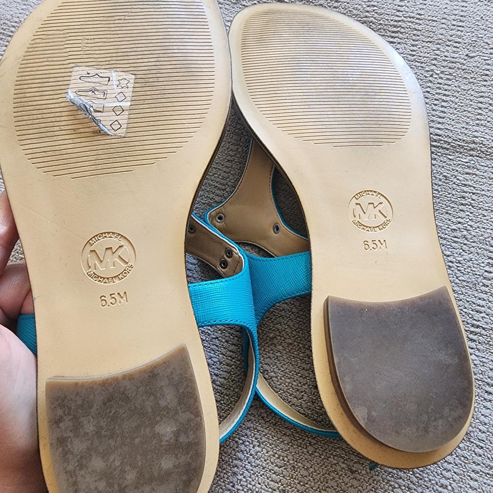 Michael Kors Blue and Brown Sandals with T-Strap Design - Picture 3 of 3